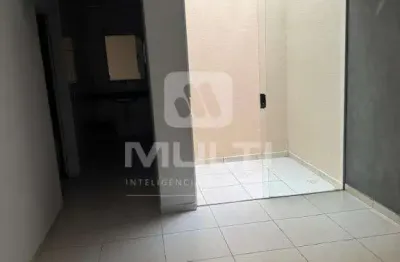 Casa com 2 quartos para alugar no Jardim Europa, Uberlândia 