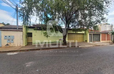 Casa com 3 quartos para alugar no Martins, Uberlândia 