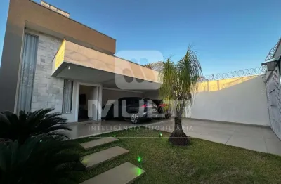 Casa com 3 quartos para alugar no Jardim Inconfidência, Uberlândia 
