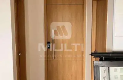 Apartamento com 3 quartos para alugar no Jardim Karaíba, Uberlândia 