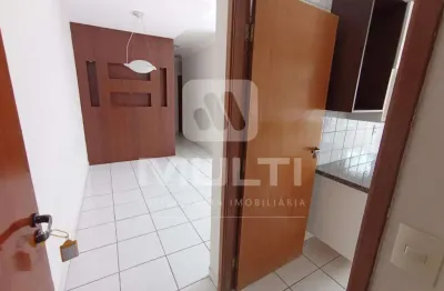 Apartamento com 3 quartos para alugar no Maracanã, Uberlândia 