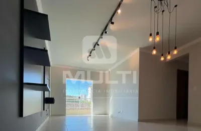 Apartamento com 4 quartos para alugar em Saraiva, Uberlândia 