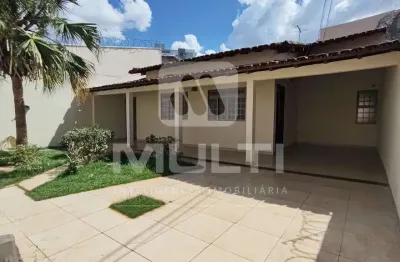 Casa com 3 quartos para alugar no Santa Mônica, Uberlândia 