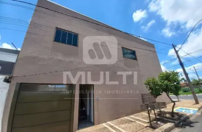 Apartamento com 3 quartos para alugar no Jardim Europa, Uberlândia 