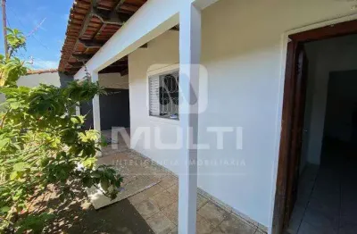 Casa com 3 quartos para alugar no Planalto, Uberlândia 