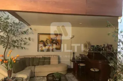 Casa com 4 quartos à venda no Tabajaras, Uberlândia 