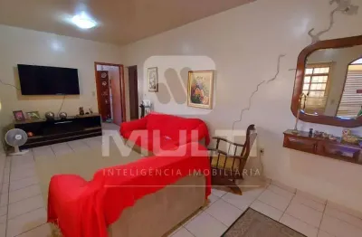 Casa com 3 quartos à venda na Cidade Jardim, Uberlândia 