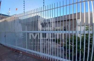 Casa comercial para alugar no Bom Jesus, Uberlândia 