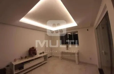 Casa com 3 quartos à venda na Cidade Jardim, Uberlândia 