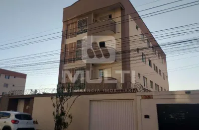 Apartamento com 3 quartos para alugar no Santa Mônica, Uberlândia 