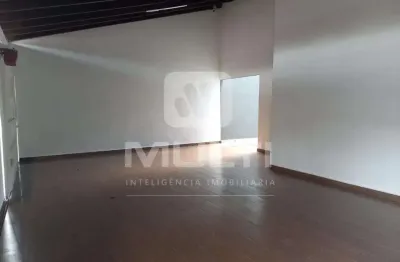 Casa com 3 quartos para alugar em Laranjeiras, Uberlândia 