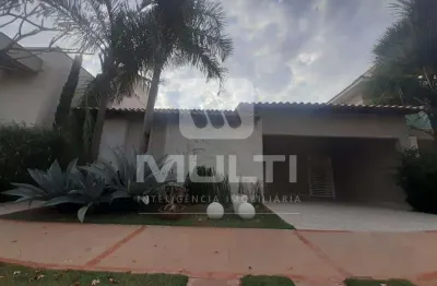 Casa em condomínio fechado com 3 quartos para alugar no Aclimação, Uberlândia 