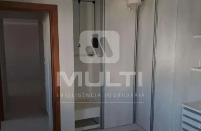 Cobertura com 3 quartos para alugar no Copacabana, Uberlândia 