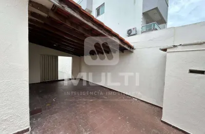 Casa com 3 quartos para alugar no Presidente Roosevelt, Uberlândia 