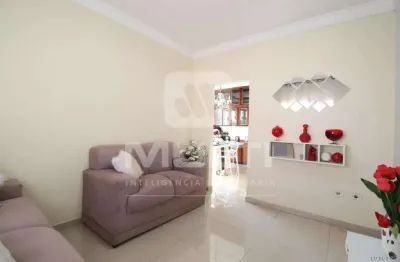 Casa com 3 quartos à venda no Presidente Roosevelt, Uberlândia 