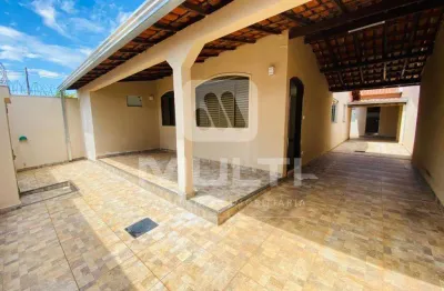 Casa com 3 quartos para alugar na Cidade Jardim, Uberlândia 