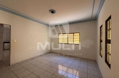 Casa com 3 quartos à venda no Santa Mônica, Uberlândia 