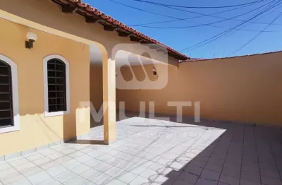 Casa com 3 quartos para alugar no Presidente Roosevelt, Uberlândia 