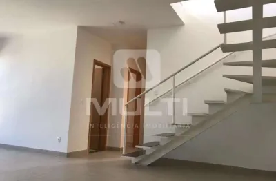 Cobertura com 3 quartos para alugar no Copacabana, Uberlândia 