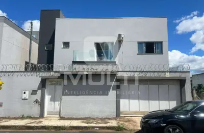 Casa com 3 quartos para alugar em Laranjeiras, Uberlândia 