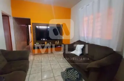 Casa com 5 quartos à venda em Granada, Uberlândia 