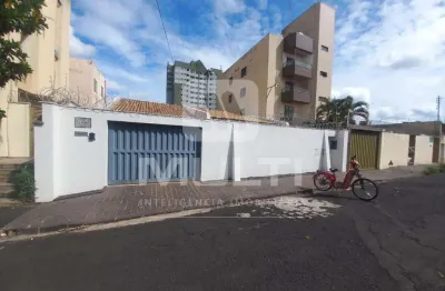 Casa com 4 quartos para alugar no Tabajaras, Uberlândia 