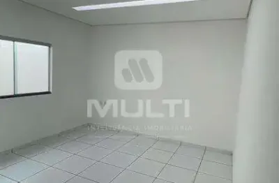 Casa com 3 quartos à venda no Jardim Europa, Uberlândia 