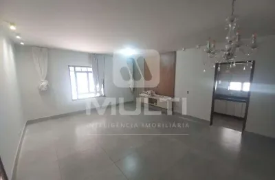 Casa com 3 quartos à venda na Cidade Jardim, Uberlândia 