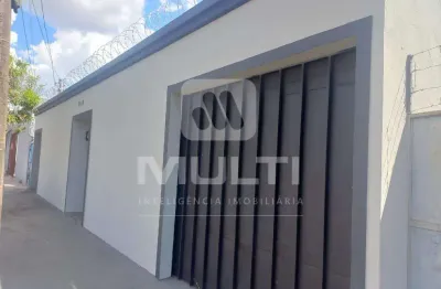 Casa com 3 quartos para alugar no Marta Helena, Uberlândia 
