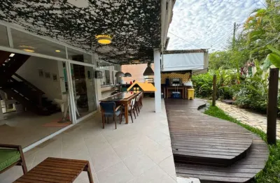Casa de alto padrão em condomínio na baleia, são sebastião-sp: 5 quartos, 5 suítes, 2 salas, 6 banheiros, 4 vagas, 240m².
