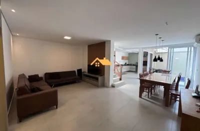 Sobrado em condomínio, 4 quartos, 4 suítes, 3 salas, 5 banheiros, 2 vagas, 200m².