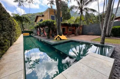 Casa canto do moreira, maresias, são sebastião-sp: 5 quartos, 5 suítes, 3 salas, 5 banheiros, 4 vagas de garagem, 200m² de área.