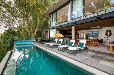 Frente ao mar: casa de luxo em condomínio com 4 quartos e 4 suítes na praia preta - são sebastião-sp