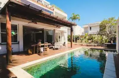 Casa pé na areia em maresias – luxo e conforto para seu réveillon