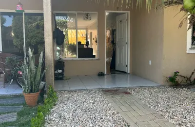 Casa plana com 2 quartos reformada em condomínio no eusébio