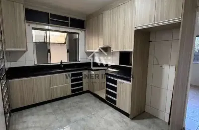 Casa a venda com 03 Quartos e corredor lateral, no Jd. Sumaré em Maringá-PR, acesso fácil pela Av.