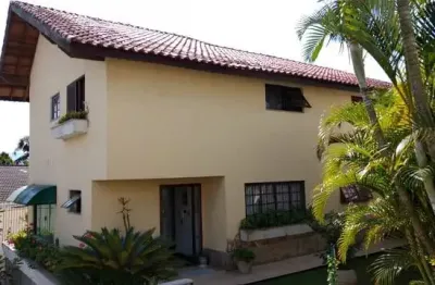 Maravilhoso sobrado em estilo italiano para venda com 306 m² com 3 quartos 2 suítes em vila oliveira - mogi das cruzes - sp