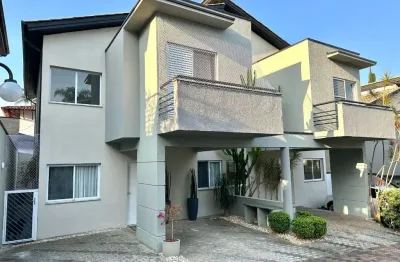 Maravilhoso sobrado no condomínio vivaldi com 190 m² com 3 quartos 1 suíte e gourmet - vila oliveira