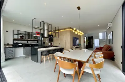 Maravilhoso sobrado mobiliado e decorado possui 230 m² 3 suítes, piscina e gourmet no bella cittá