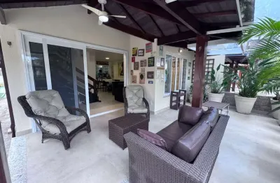 Alugo linda casa 4 quartos em manguinhos armação de búzios
