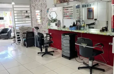 Passo ponto salão em canasvieiras , 17 anos de história, clientes fidelizados a 1 quadra da praia