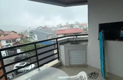 Oportunidade única no centrinho dos ingleses! espaçoso e muito bem localizado, a apenas 100 metros do mar.