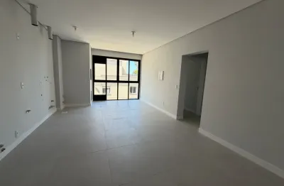 Apartamento 2 dormitórios com suíte Canasvieiras piscina no terraço do prédio