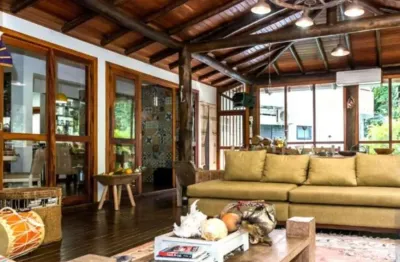 Casa em condomínio no bairro guaecá em são sebastião-sp