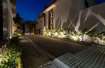 Sobrado alto padrão na praia de camburi a poucos metros do mar