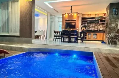 Duplex de luxo, sim,4 suítes, piscina, goumert, closet.