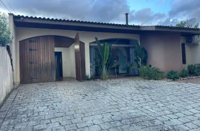 Casa com 3 quartos à venda na rua clemente zetola, três marias, são josé dos pinhais, 132 m2 por r$ 880.000