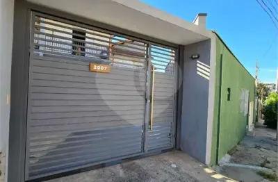 Casa com 3 quartos para alugar na Rua Voluntário João dos Santos, 2007, Centro, Indaiatuba