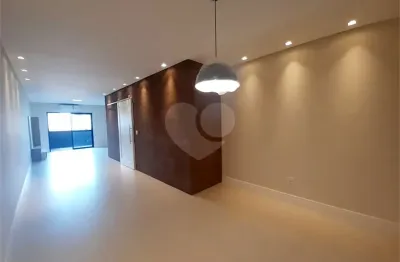 Apartamento com 3 quartos para alugar na Rua Voluntário João dos Santos, 919, Centro, Indaiatuba