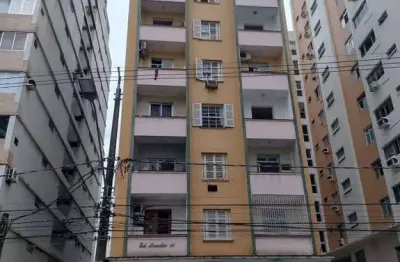 Excelente apartamento a uma quadra da praia do boaqueirão em santos